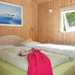 Stunning In Aakirkeby With Kitchen Hébergement de vacances Vester Somarken