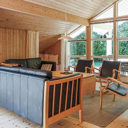 Stunning In Aakirkeby With Kitchen Vester Somarken