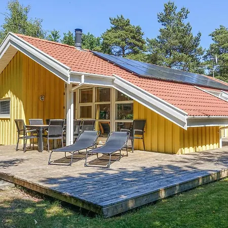 Stunning In Aakirkeby With Kitchen Hébergement de vacances