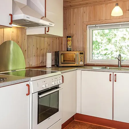 Stunning In Aakirkeby With Kitchen 度假居 *
