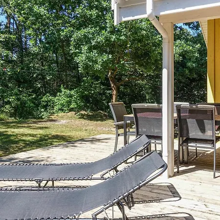Stunning In Aakirkeby With Kitchen Hébergement de vacances Vester Somarken
