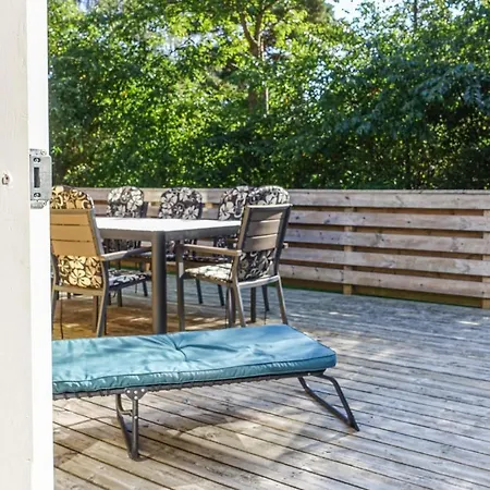 Stunning In Aakirkeby With Kitchen Vester Somarken