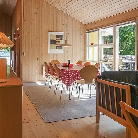 Feriehus Stunning In Aakirkeby With Kitchen *