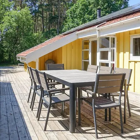 Fantastisk Hjem I Aakirkeby Med Sauna