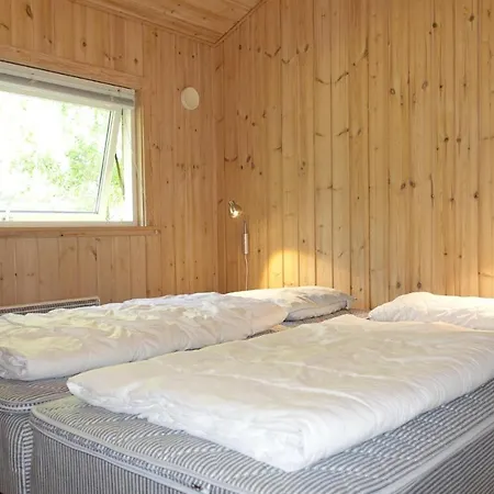 Feriehus Stunning In Aakirkeby With Kitchen *