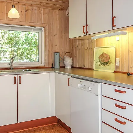 Ferienhaus Stunning In Aakirkeby With Kitchen *