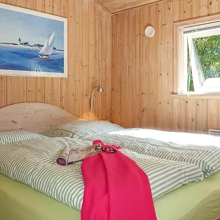 Stunning In Aakirkeby With Kitchen Hébergement de vacances Vester Somarken