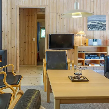 Stunning In Aakirkeby With Kitchen