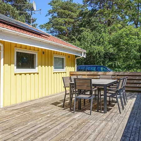 Stunning In Aakirkeby With Kitchen Ferienhaus Vester Somarken
