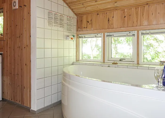 Сasa de vacaciones Stunning In Aakirkeby With Kitchen