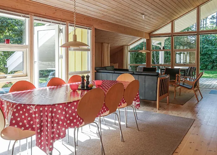 Сasa de vacaciones Stunning In Aakirkeby With Kitchen *
